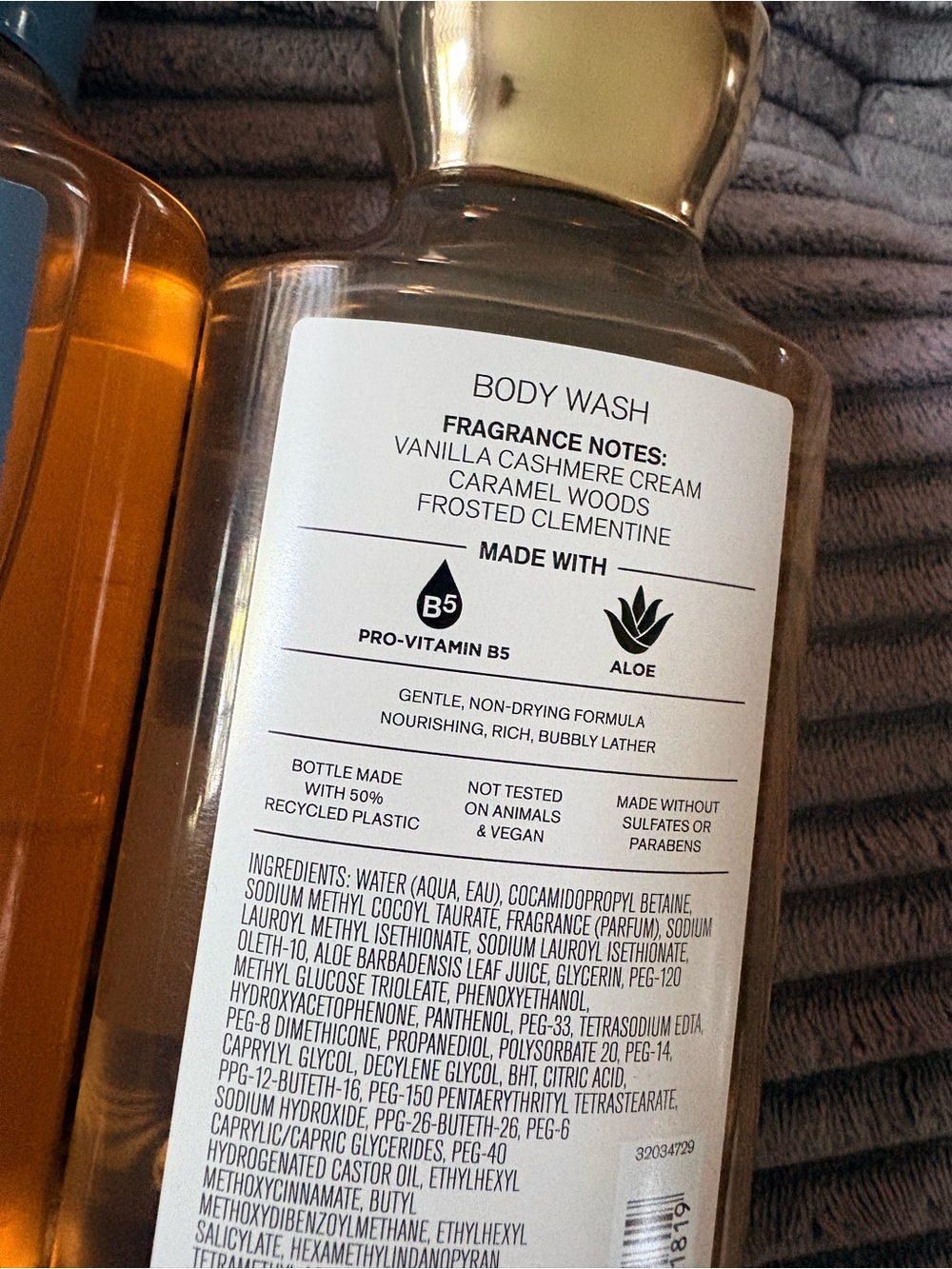 Bath & Body Works Frosted Coconut Snowball & snowflakes & Cashmere BODY WASH - Picture 6 of 6